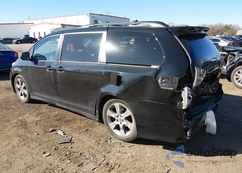 2012 Toyota Sienna Se 8 Passenger z USA, uszkodzony, nr VIN 5TDXK3DC2CS261310